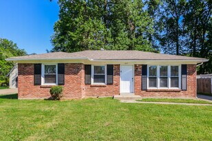 819 Flicker Rd in Louisville, KY - Building Photo