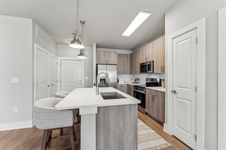 The Hendry in Ft. Myers, FL - Building Photo - Building Photo