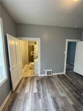 139 N Water Ave, Unit 2 in Sharon, PA - Foto de edificio - Building Photo