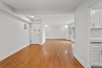 730 Pelham Rd in New Rochelle, NY - Building Photo - Building Photo