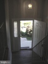 9713 Klimt Ct in Burke, VA - Building Photo