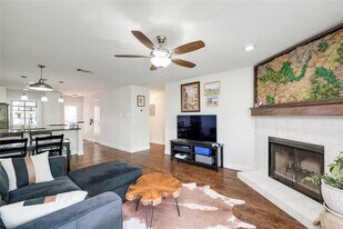 2215 Post Rd in Austin, TX - Building Photo