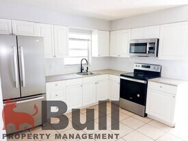 1727 Birchwood Cir in Leesburg, FL - Building Photo