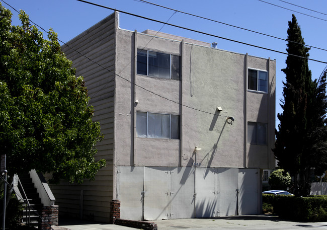 3000 Fruitvale Ave in Oakland, CA - Building Photo - Building Photo