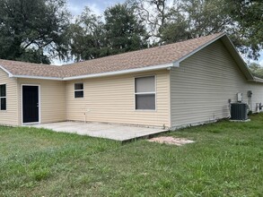 106 Cherry Blossom Ln in Lady Lake, FL - Building Photo - Building Photo