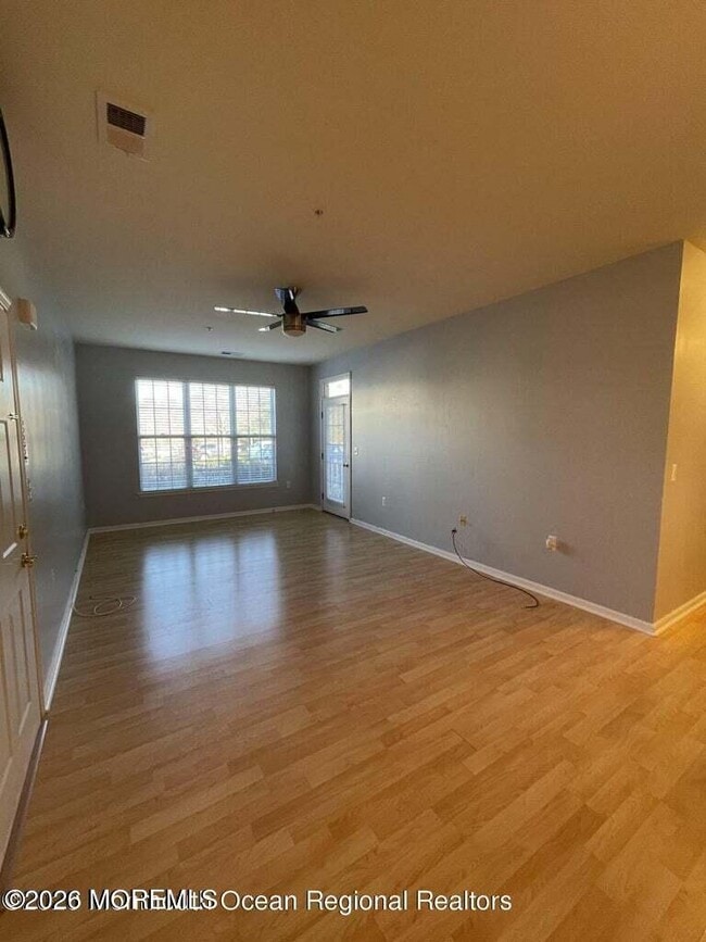 610 Sophee Ln in Lakewood, NJ - Building Photo - Building Photo