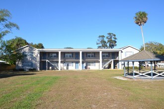 Arlington Square in DeLand, FL - Foto de edificio - Building Photo