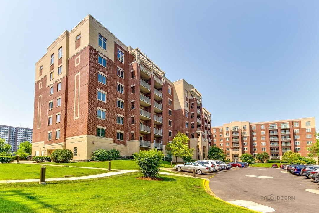 8727 W Bryn Mawr Ave in Chicago, IL - Building Photo