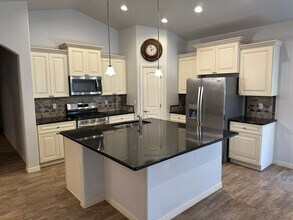 1006 W McKay St in Carlsbad, NM - Building Photo - Building Photo