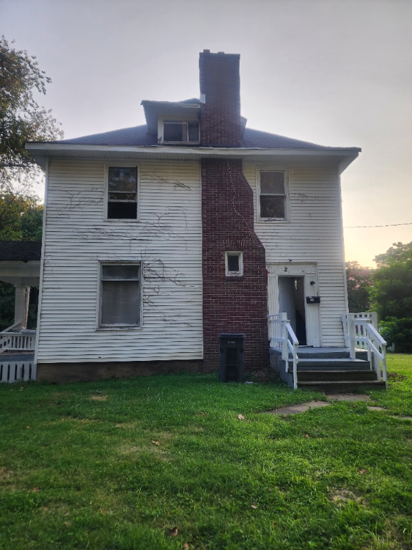 1042 W Prairie Ave in Decatur, IL - Building Photo - Building Photo