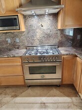 4754 La Villa Marina in Marina Del Rey, CA - Foto de edificio - Building Photo