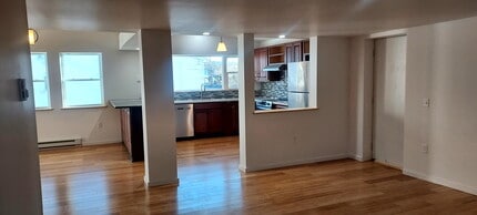 321 N Fulton St, Unit #1 in Ithaca, NY - Foto de edificio - Building Photo