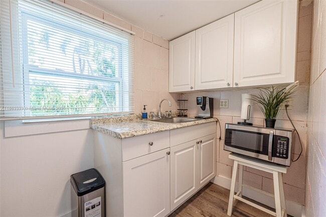 property at 528 SW 21st Ave