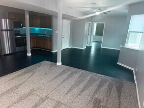 524 E Grand Ave, Unit Unit 2 in Beloit, WI - Building Photo - Building Photo