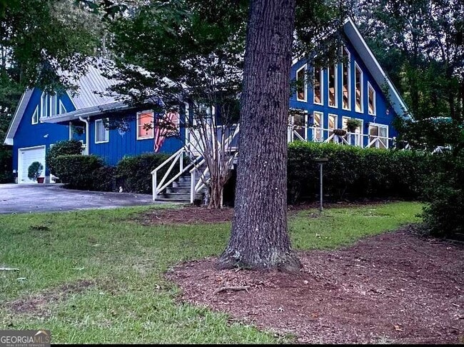 property at 522 Capri Dr