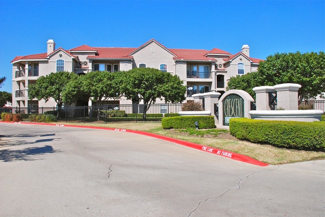 Crescent Cove At Lakepointe