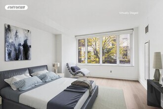 250 E 53rd St in New York, NY - Building Photo - Building Photo