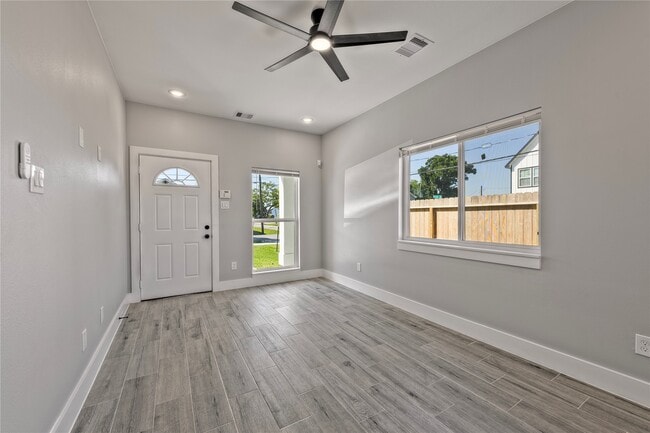 9301 E Avenue L in Houston, TX - Building Photo - Building Photo