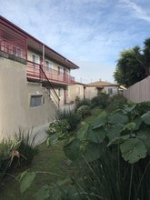 1038 Orange Ave in Long Beach, CA - Building Photo - Building Photo