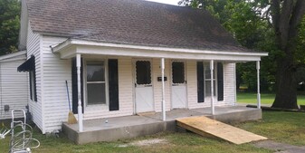 202 W 2nd St in Rector, AR - Building Photo