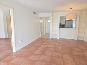 10075 Westpark Dr in Houston, TX - Foto de edificio - Building Photo