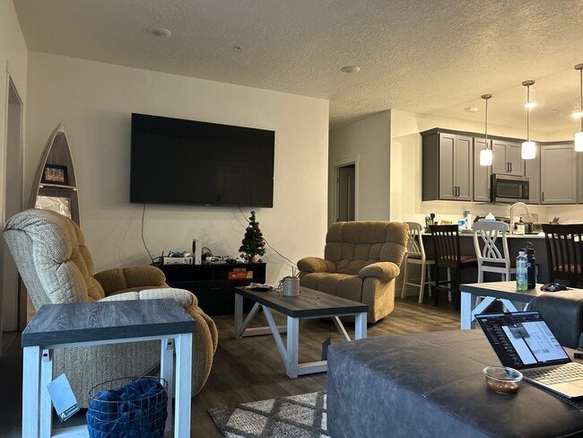 891 S 2300 E, Unit Bedroom 1 in Spanish Fork, UT - Building Photo - Building Photo