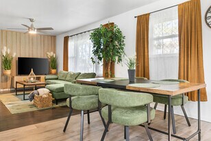 124 S 9th St in Chesterton, IN - Building Photo