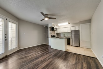 2304 Balsam Dr in Arlington, TX - Foto de edificio - Building Photo