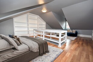 375 1/2 Main St in Pittsburgh, PA - Building Photo