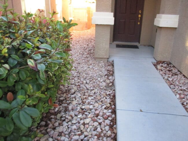 5729 Mt Athos St in North Las Vegas, NV - Building Photo - Building Photo