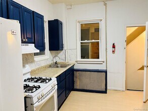 121 Linden St in Yonkers, NY - Building Photo - Building Photo