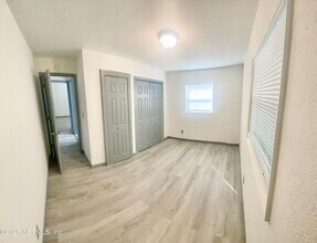7381 Fernandina Ave in Jacksonville, FL - Building Photo - Building Photo