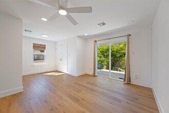 5804 Tracy Lynn Ln in Austin, TX - Building Photo - Building Photo