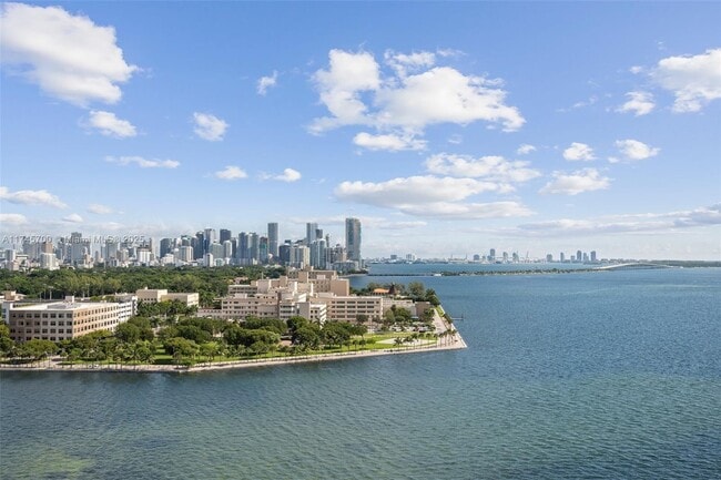 3 Grove Isle Dr in Miami, FL - Building Photo - Building Photo