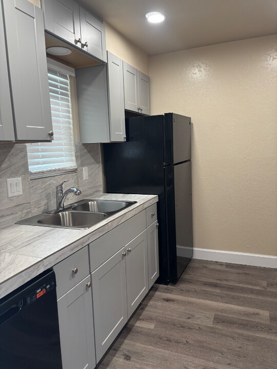 3108 James Ln in Turlock, CA - Foto de edificio