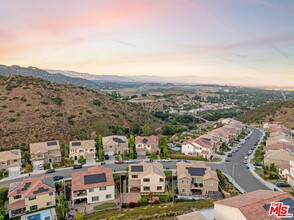 24236 W Stone Bend Ln in Los Angeles, CA - Building Photo - Building Photo