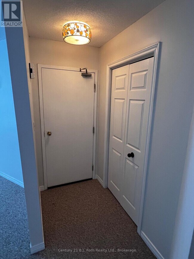 406 Mary St in Orillia, ON - Building Photo - Building Photo