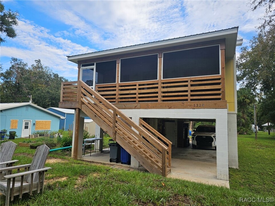 5328 Riverside Dr in Yankeetown, FL - Building Photo