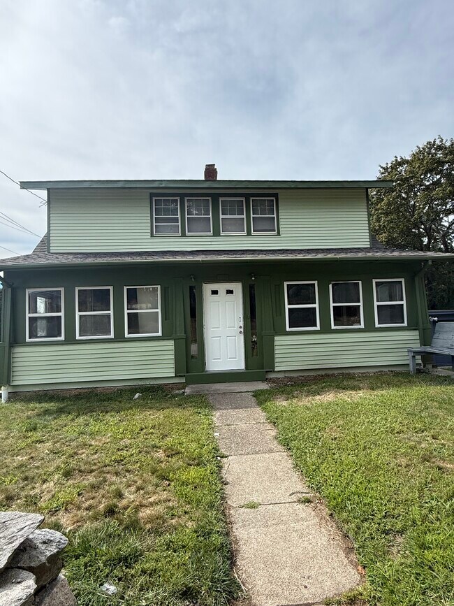 170 Walker Hill Rd in Groton, CT - Building Photo - Building Photo