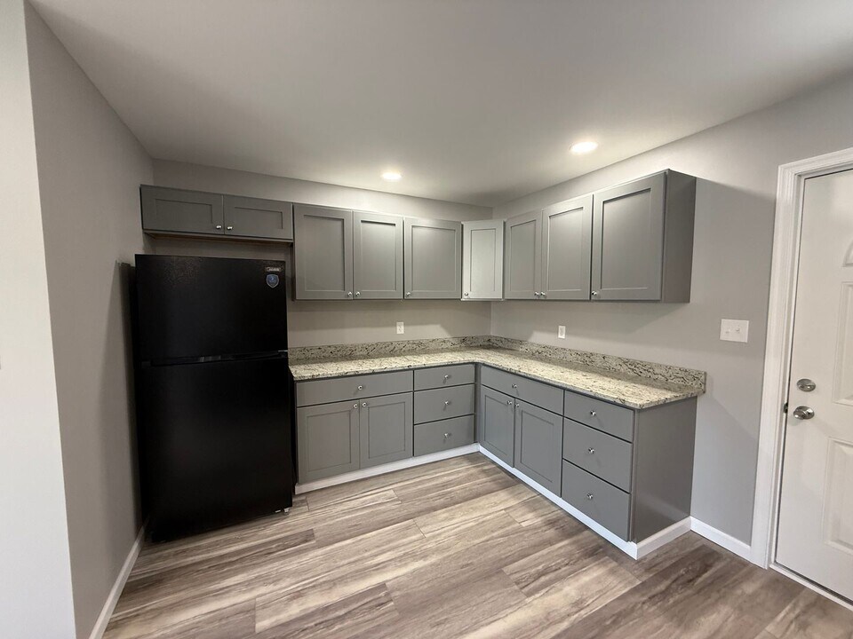 1136 S Main St in Old Forge, PA - Building Photo