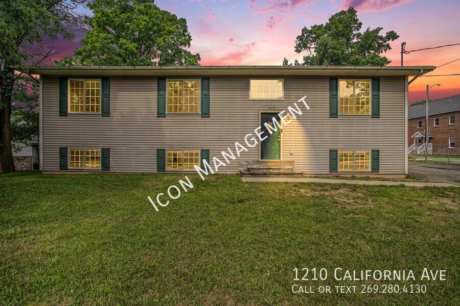 1210 California Ave in Kalamazoo, MI - Building Photo