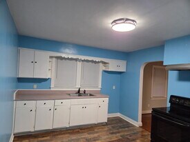 4879 Charlotte Dr in Louisville, KY - Building Photo