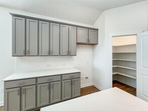 1829 Walnut Grv Bnd in Leander, TX - Foto de edificio - Building Photo