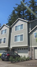 Liberty Oaks Townhomes in Tualatin, OR - Foto de edificio - Building Photo