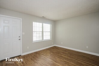 4509 Phoenix Dr in Indianapolis, IN - Foto de edificio - Building Photo