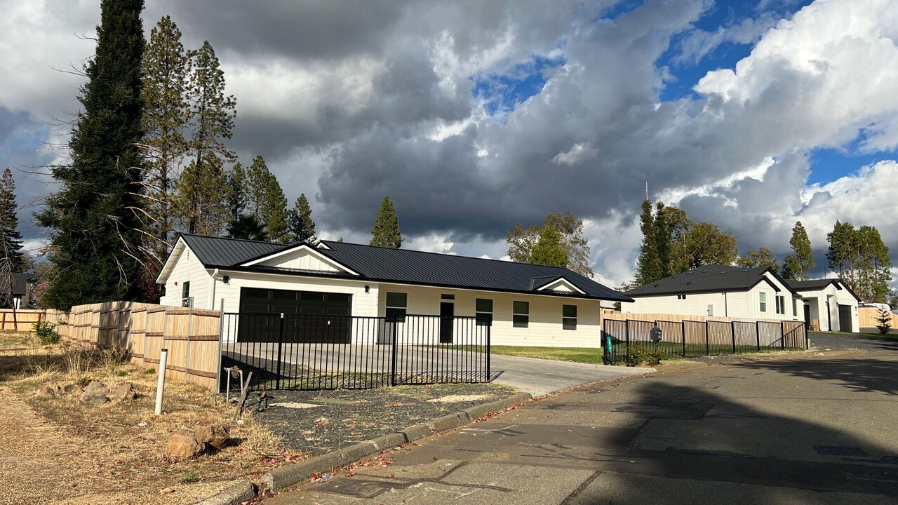 1919 York Town Mannor in Paradise, CA - Foto de edificio