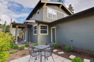 1447 NW Newport Ave in Bend, OR - Building Photo - Building Photo