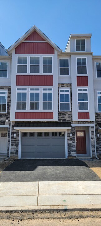 66 Independence Ct in Perkasie, PA - Building Photo