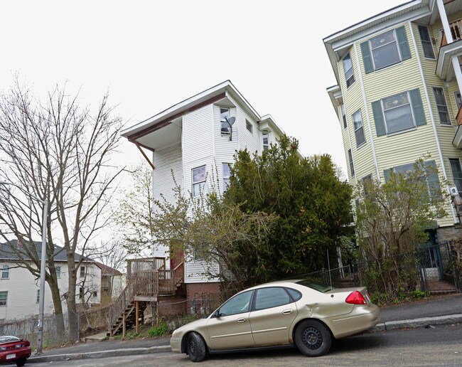 35 Columbia St in Worcester, MA - Foto de edificio - Building Photo