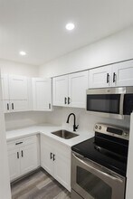 417 NW 2nd Ave in Hallandale Beach, FL - Foto de edificio - Building Photo